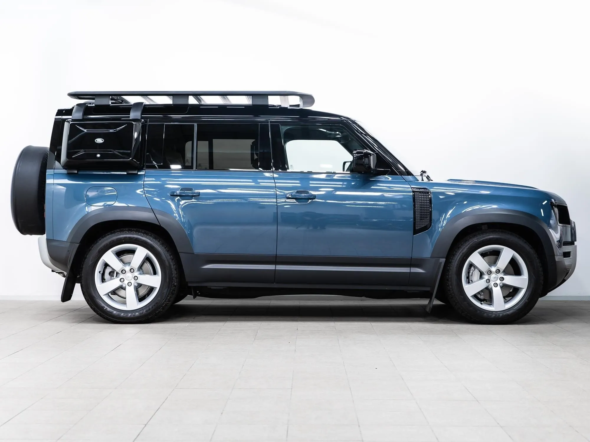 2023 Land Rover Defender 110 D300 HSE HIGH SPEC / EXPLORER PACK