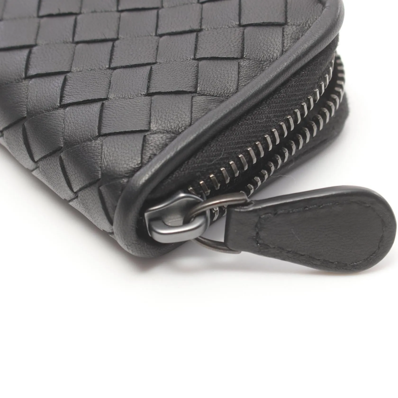 Bottega Veneta Intrecciato Zip Around Coin Case  Leather Coin Case in Great Condition